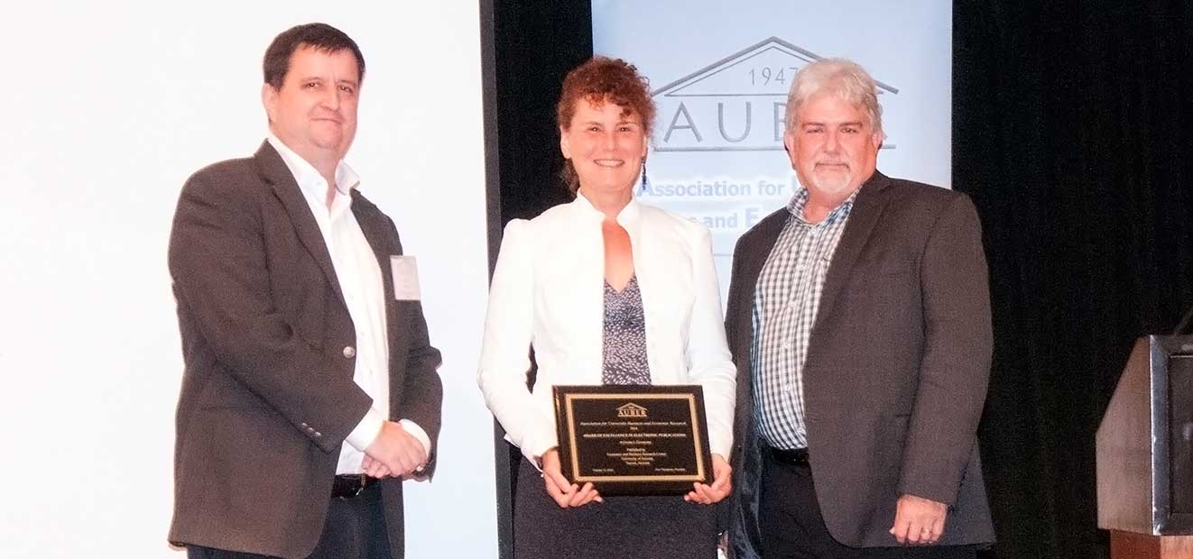 EBRC's Heather Peterson accept's AUBER Award for Excellence in Electronic Publications for Arizona's Economy, October 2014